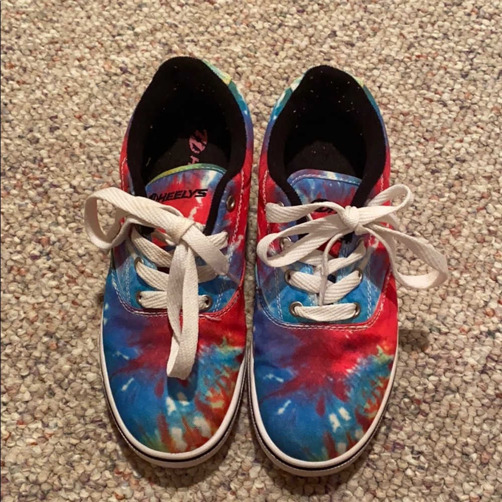 Heely’s size 4